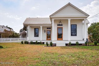 326 Carroll Avenue, Bay Saint Louis, MS 39520