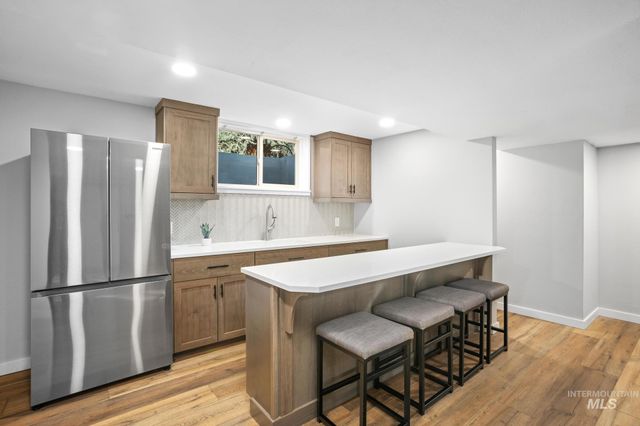 820 N Argyll Dr, Boise, ID 83702