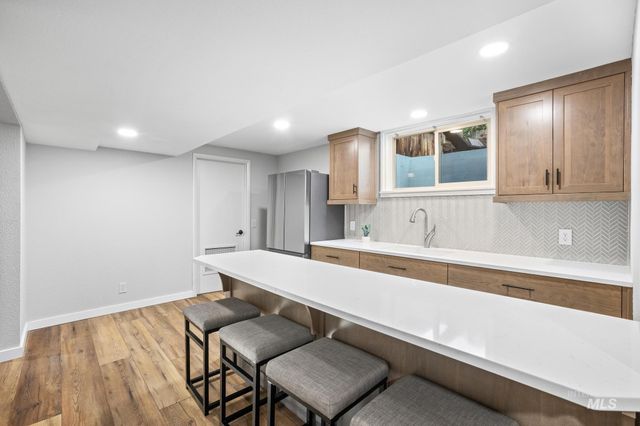820 N Argyll Dr, Boise, ID 83702