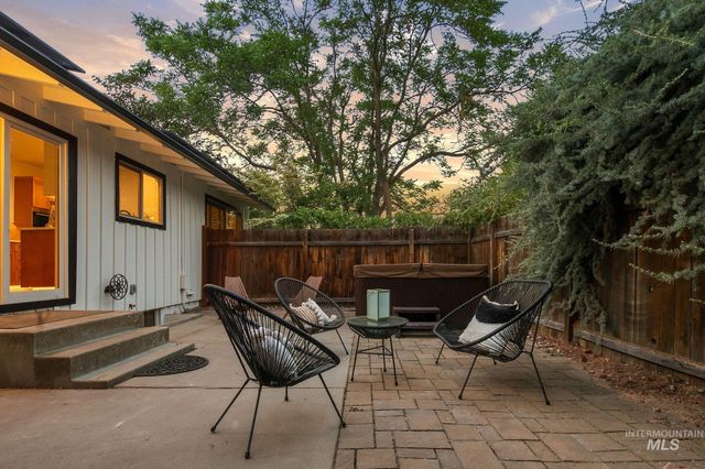 820 N Argyll Dr, Boise, ID 83702