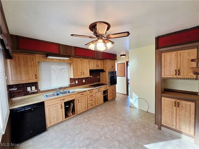 5507 Hollywood Drive, Parma, OH 44114