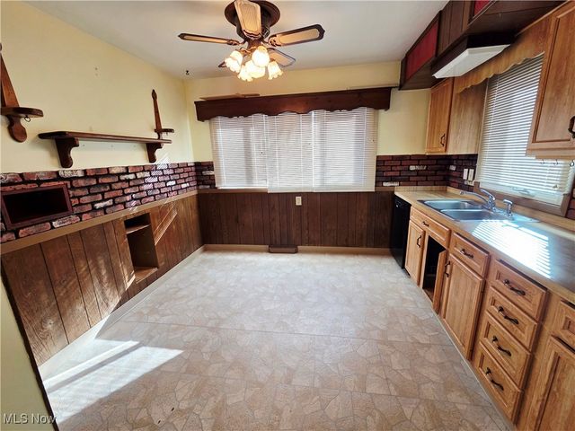 5507 Hollywood Drive, Parma, OH 44114