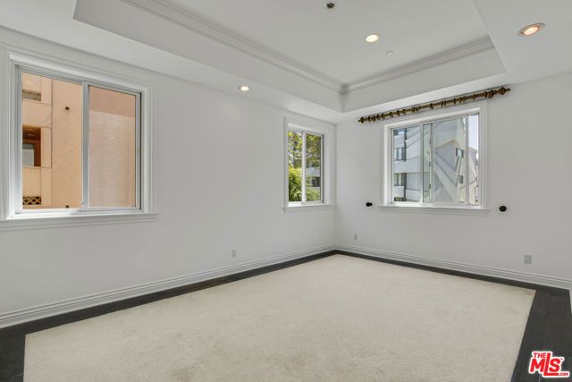 132 S Maple Drive 201, Beverly Hills, CA 90212