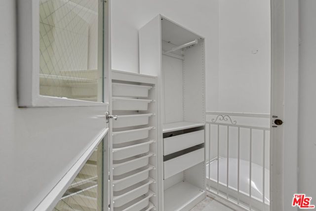 132 S Maple Drive 201, Beverly Hills, CA 90212