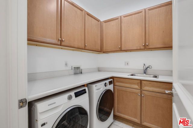 132 S Maple Drive 201, Beverly Hills, CA 90212