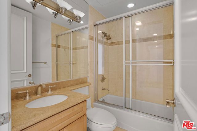 132 S Maple Drive 201, Beverly Hills, CA 90212