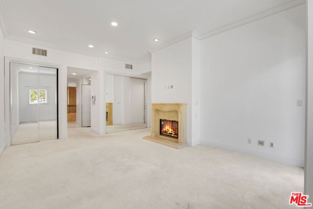 132 S Maple Drive 201, Beverly Hills, CA 90212