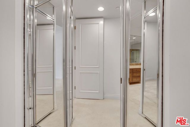 132 S Maple Drive 201, Beverly Hills, CA 90212