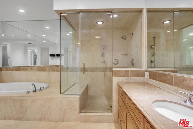 132 S Maple Drive 201, Beverly Hills, CA 90212