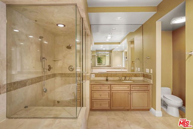 132 S Maple Drive 201, Beverly Hills, CA 90212