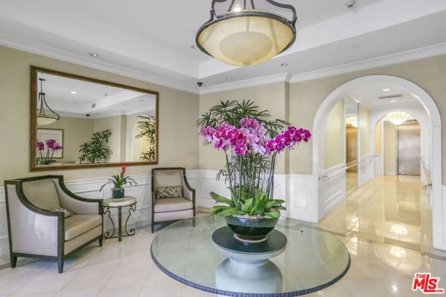 132 S Maple Drive 201, Beverly Hills, CA 90212