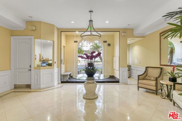 132 S Maple Drive 201, Beverly Hills, CA 90212