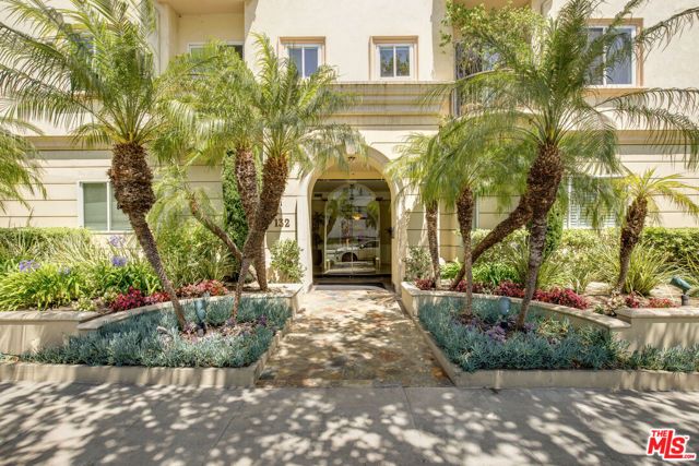 132 S Maple Drive 201, Beverly Hills, CA 90212