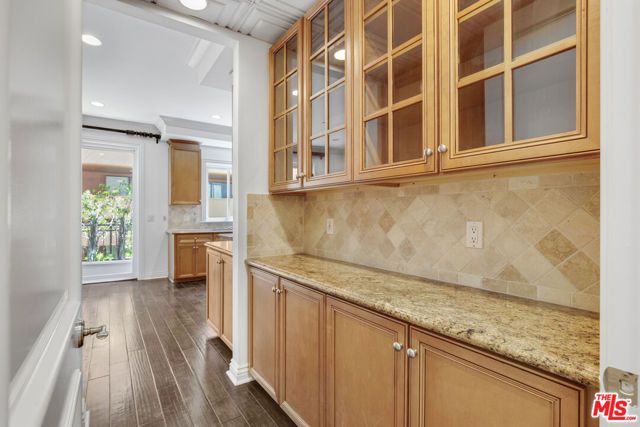 132 S Maple Drive 201, Beverly Hills, CA 90212