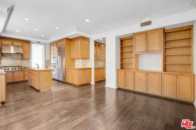 132 S Maple Drive 201, Beverly Hills, CA 90212