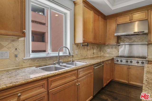 132 S Maple Drive 201, Beverly Hills, CA 90212
