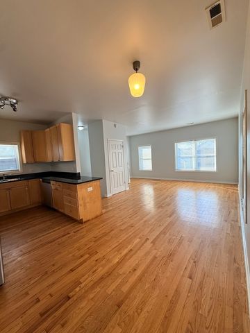 6823 S DORCHESTER Avenue 3, Chicago, IL 60637