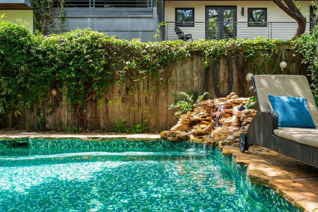 221 Park LN, Austin, TX 78704
