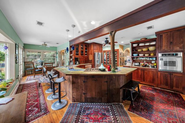 221 Park LN, Austin, TX 78704