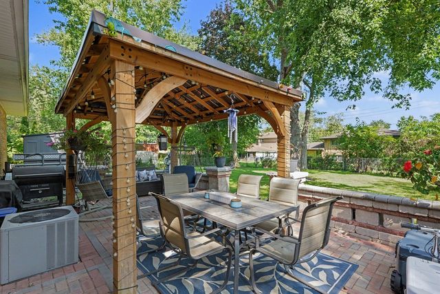 908 E 159th Place, South Holland, IL 60473