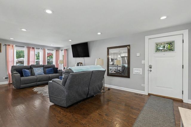908 E 159th Place, South Holland, IL 60473