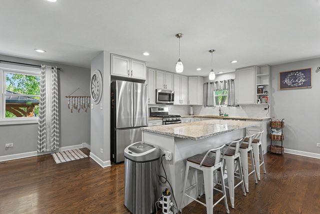 908 E 159th Place, South Holland, IL 60473