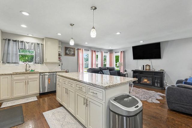 908 E 159th Place, South Holland, IL 60473