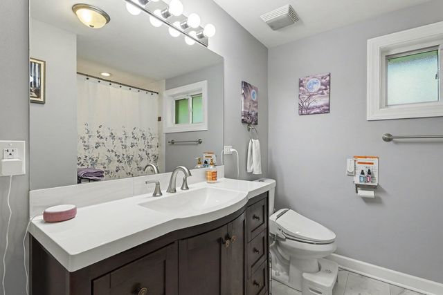 908 E 159th Place, South Holland, IL 60473
