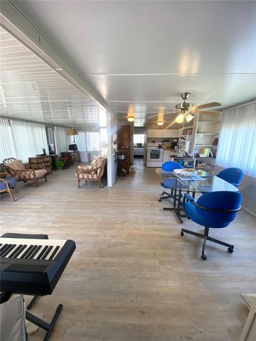 2207 69TH AVENUE W, Bradenton, FL 34207