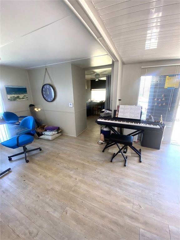 Image 16 of property listing at 2207 69TH AVENUE W, Bradenton, FL 34207
