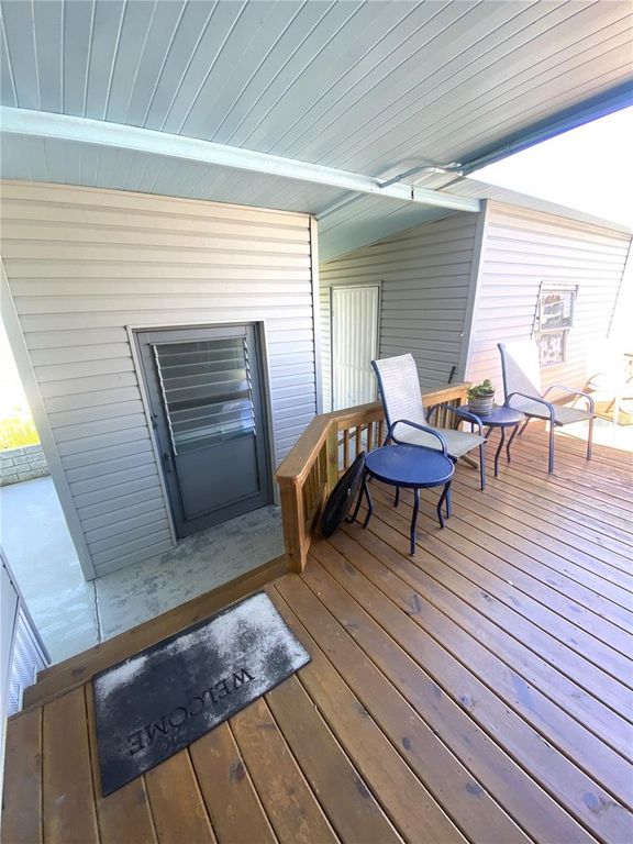 Image 6 of property listing at 2207 69TH AVENUE W, Bradenton, FL 34207
