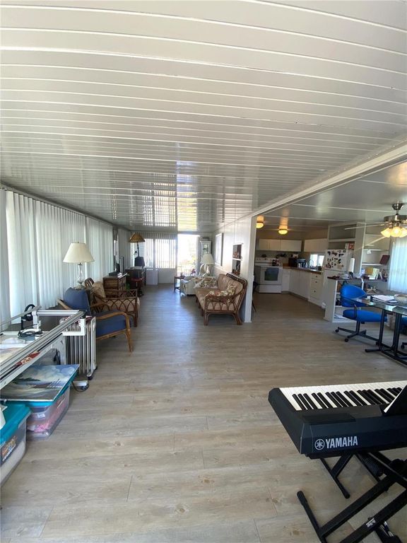 Image 9 of property listing at 2207 69TH AVENUE W, Bradenton, FL 34207
