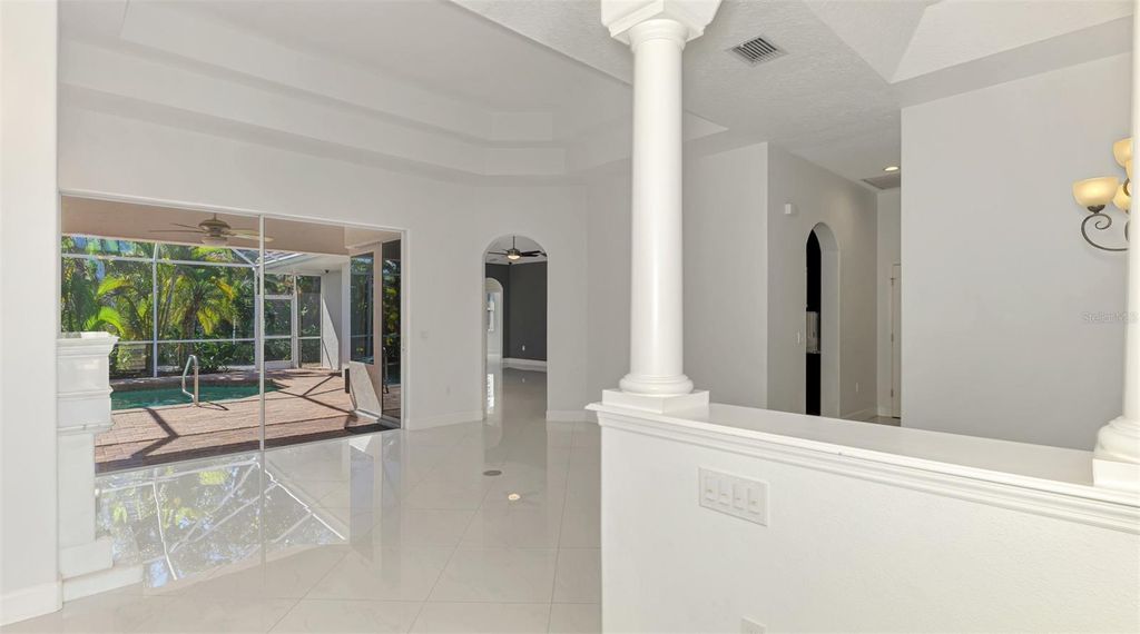 Image 11 of property listing at 4900 OLD OAKLEAF DRIVE, Sarasota, FL 34233