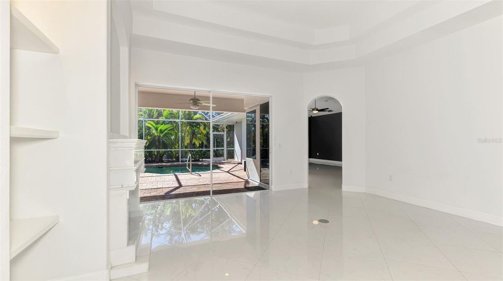 Image 12 of property listing at 4900 OLD OAKLEAF DRIVE, Sarasota, FL 34233