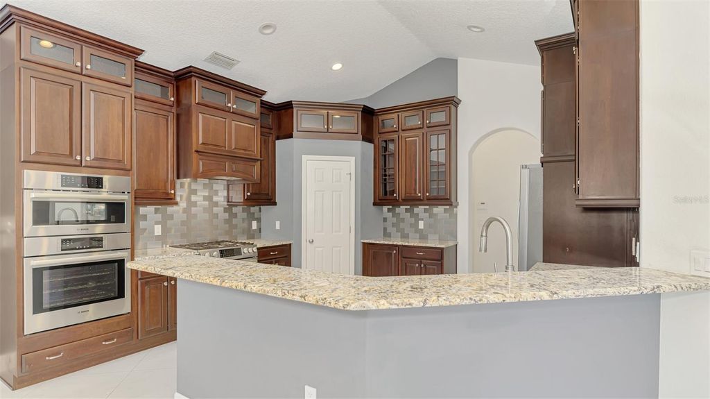 Image 30 of property listing at 4900 OLD OAKLEAF DRIVE, Sarasota, FL 34233