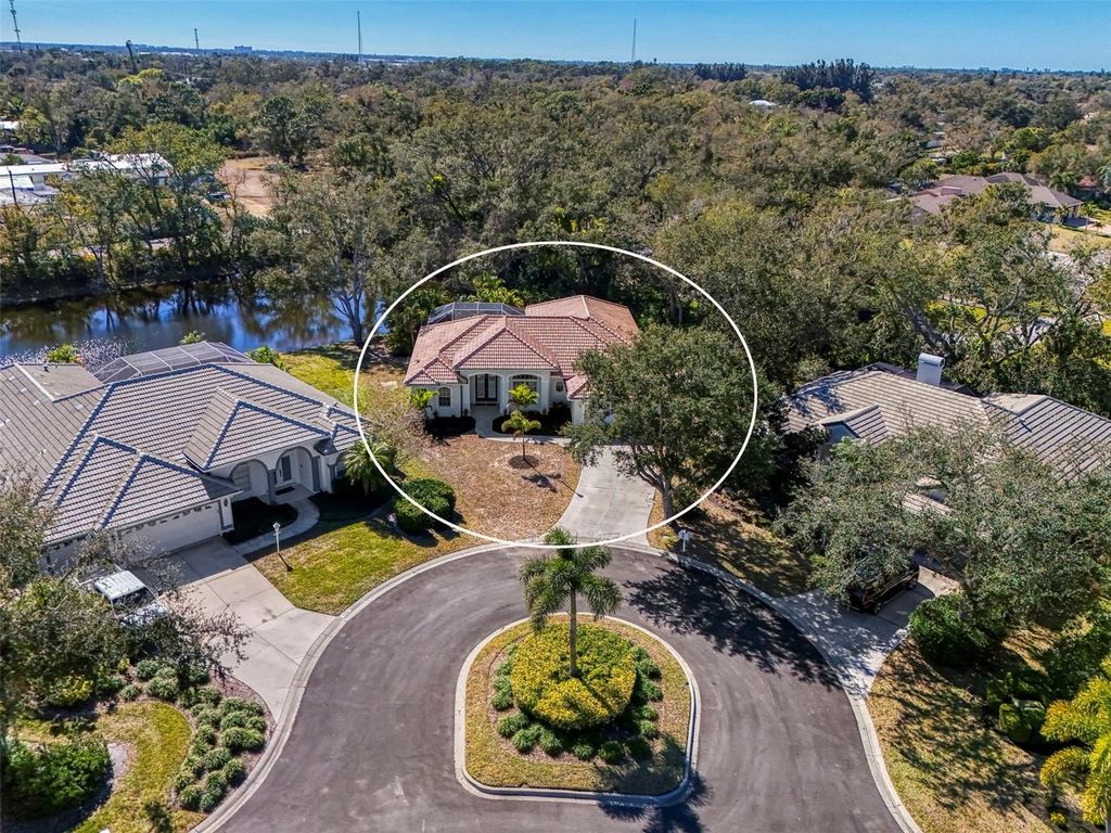 Image 4 of property listing at 4900 OLD OAKLEAF DRIVE, Sarasota, FL 34233