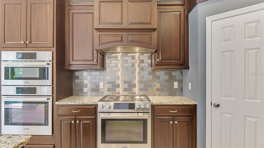 Image 35 of property listing at 4900 OLD OAKLEAF DRIVE, Sarasota, FL 34233