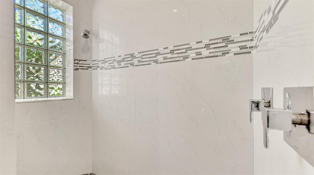 Image 44 of property listing at 4900 OLD OAKLEAF DRIVE, Sarasota, FL 34233