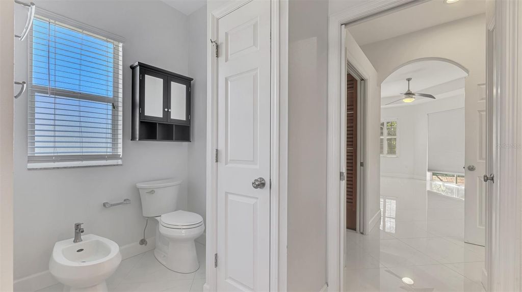 Image 45 of property listing at 4900 OLD OAKLEAF DRIVE, Sarasota, FL 34233