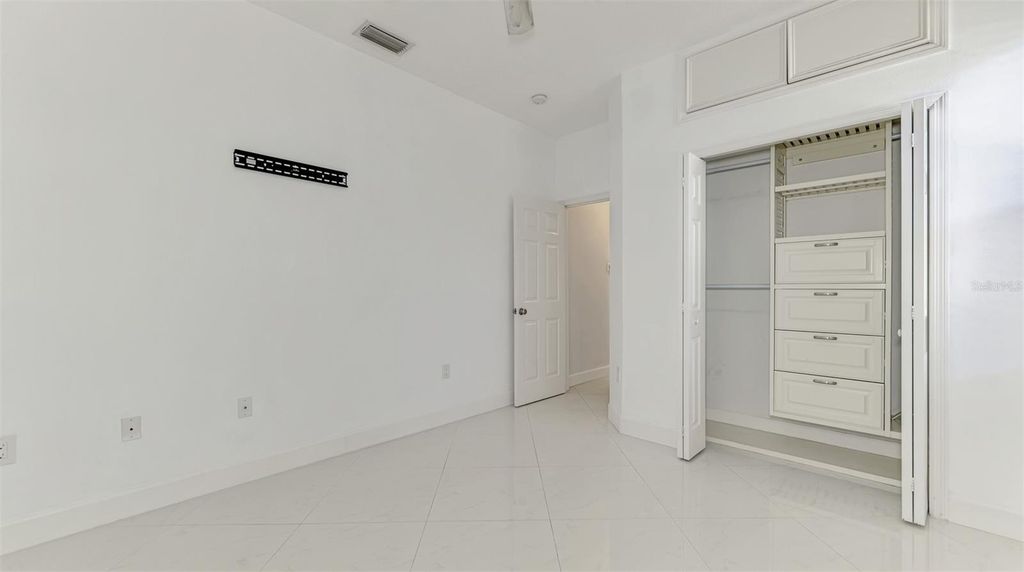 Image 49 of property listing at 4900 OLD OAKLEAF DRIVE, Sarasota, FL 34233