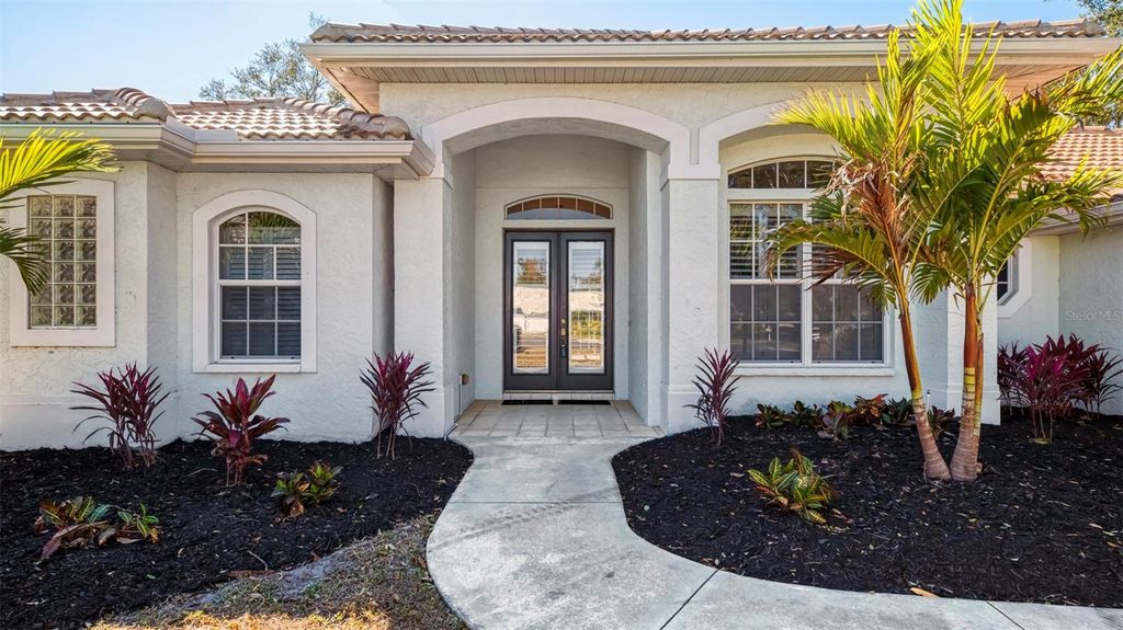 Image 6 of property listing at 4900 OLD OAKLEAF DRIVE, Sarasota, FL 34233