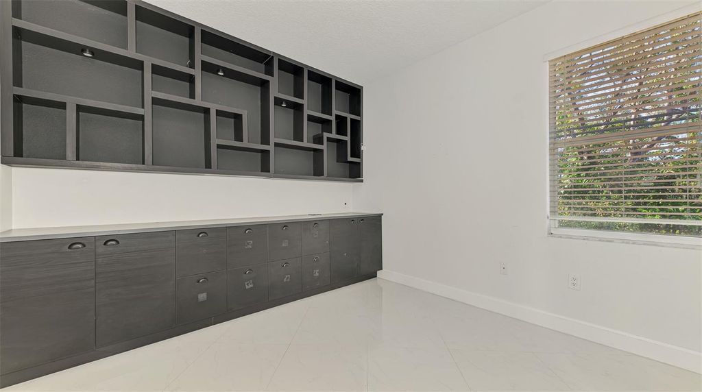 Image 52 of property listing at 4900 OLD OAKLEAF DRIVE, Sarasota, FL 34233