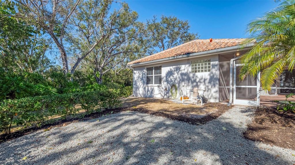 Image 68 of property listing at 4900 OLD OAKLEAF DRIVE, Sarasota, FL 34233