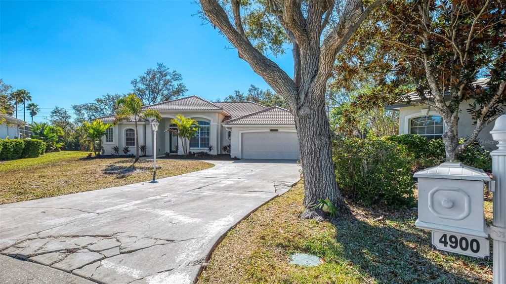 Image 82 of property listing at 4900 OLD OAKLEAF DRIVE, Sarasota, FL 34233