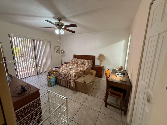 19300 W Lake Dr, Hialeah, FL 33015