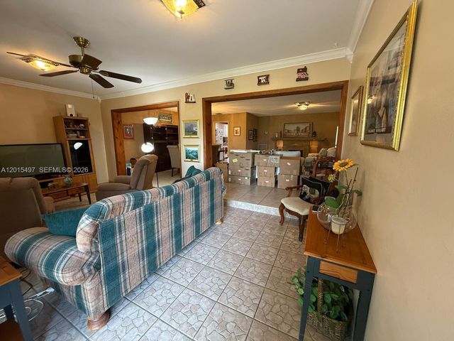 19300 W Lake Dr, Hialeah, FL 33015