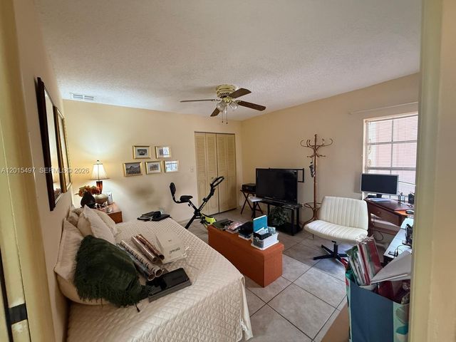 19300 W Lake Dr, Hialeah, FL 33015