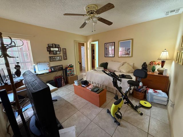 19300 W Lake Dr, Hialeah, FL 33015