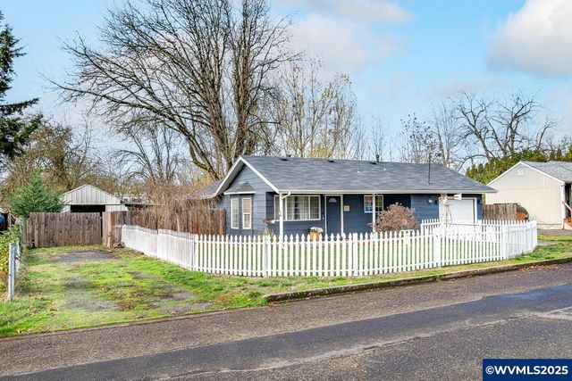 375 N 6th St, Harrisburg, OR 97446