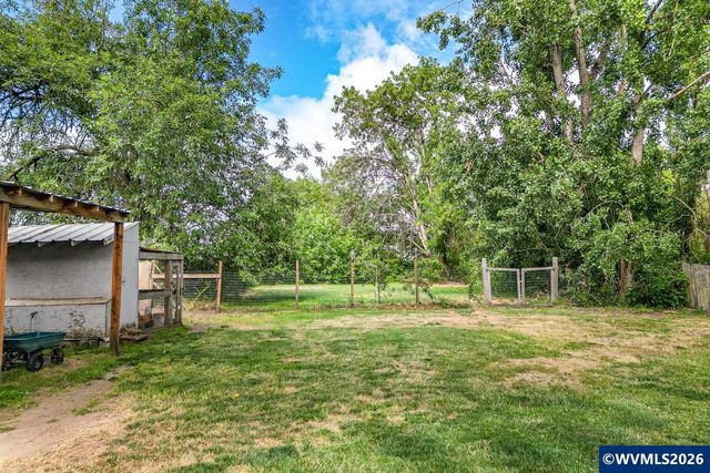 375 N 6th St, Harrisburg, OR 97446